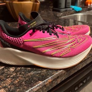 Women's FuelCell RC Elite v2
 
Style #: WRCELPB2
Size: 6.5-Standard